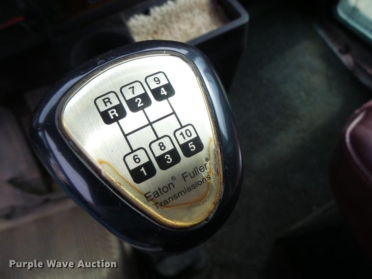 image for item G1979 1999 Kenworth T600 semi truck