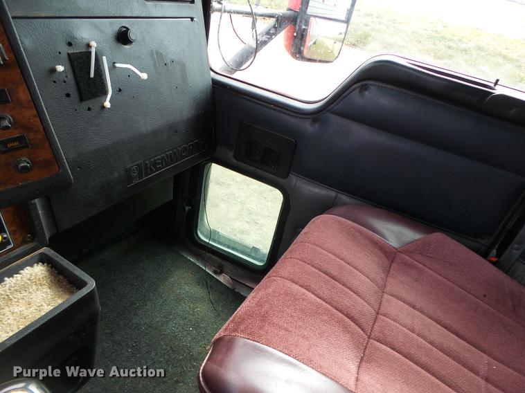 image for item G1979 1999 Kenworth T600 semi truck