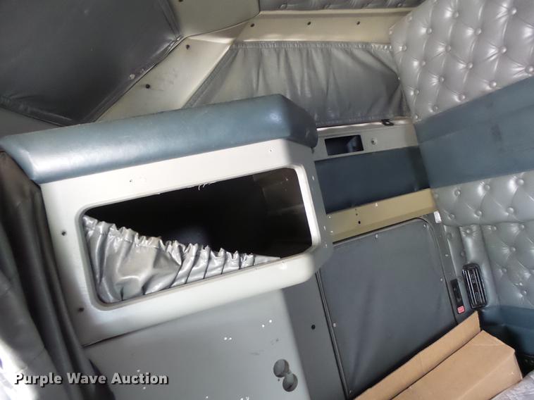 image for item G1979 1999 Kenworth T600 semi truck