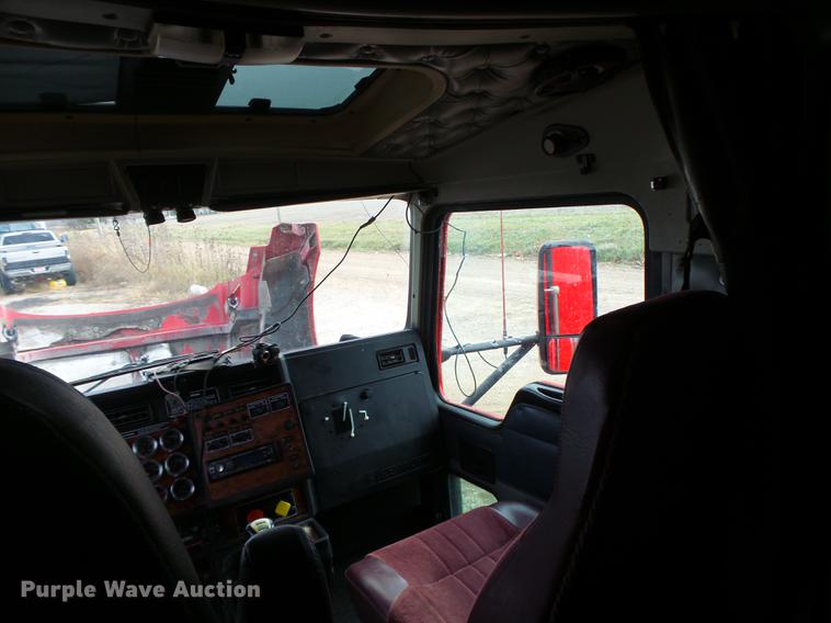 image for item G1979 1999 Kenworth T600 semi truck