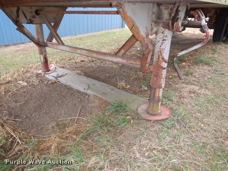 image for item J5597 1984 Pike dry van trailer