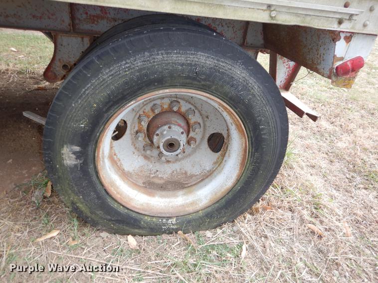 image for item J5597 1984 Pike dry van trailer