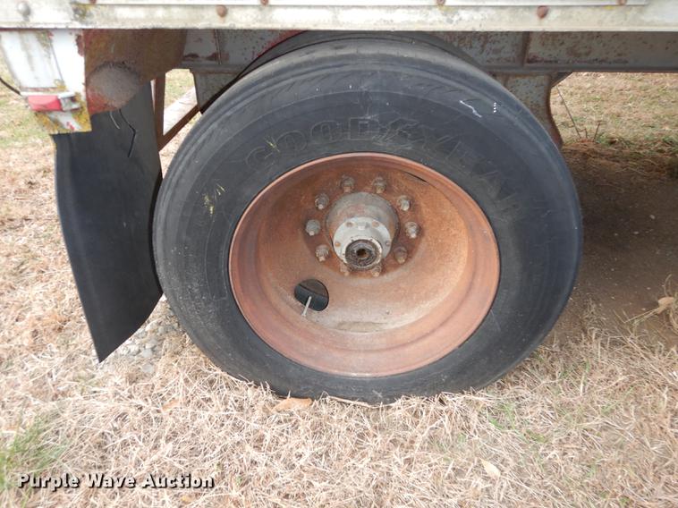 image for item J5597 1984 Pike dry van trailer