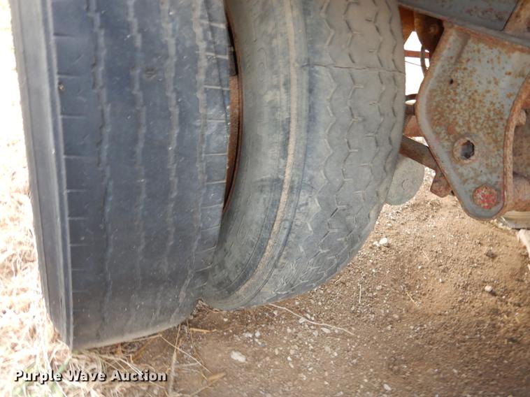 image for item J5597 1984 Pike dry van trailer