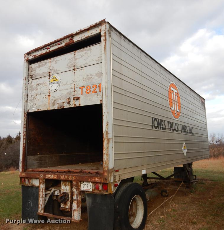 image for item J5598 1984 Great Dane V10-700 dry van trailer