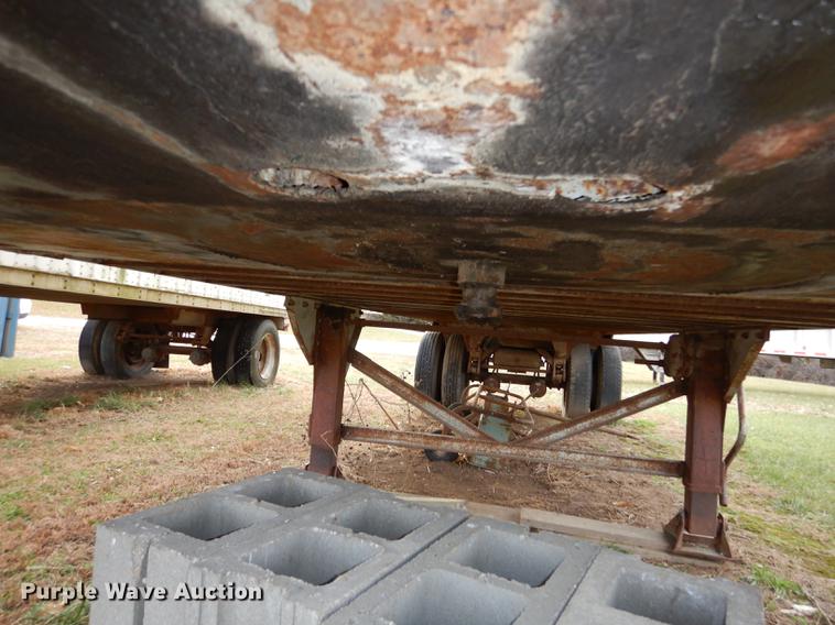 image for item J5598 1984 Great Dane V10-700 dry van trailer