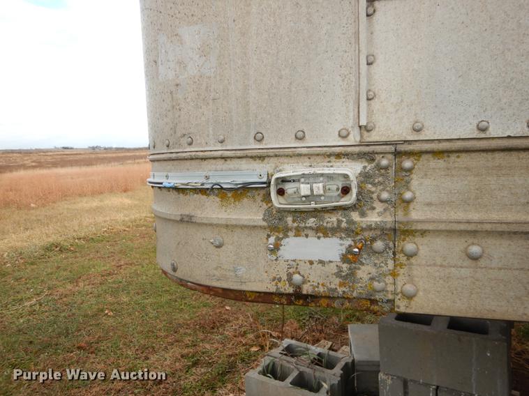 image for item J5598 1984 Great Dane V10-700 dry van trailer