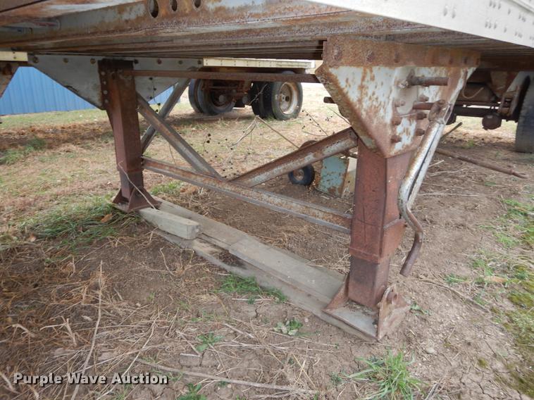 image for item J5598 1984 Great Dane V10-700 dry van trailer