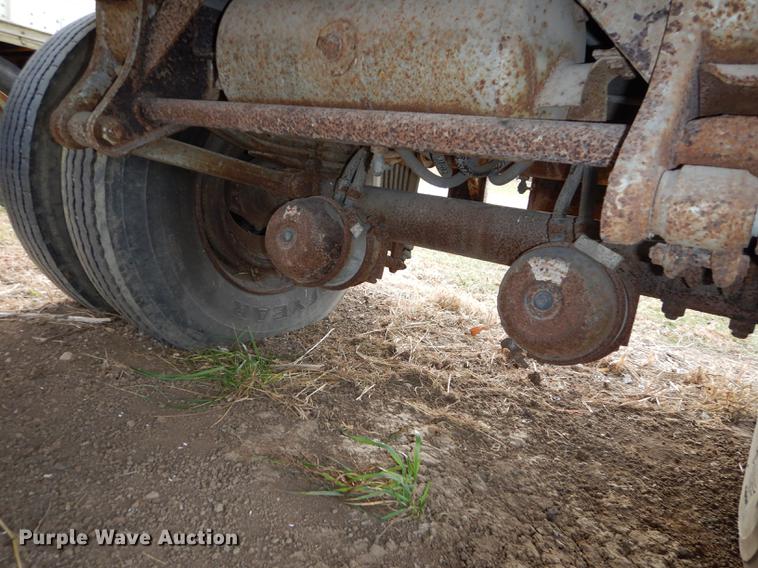 image for item J5598 1984 Great Dane V10-700 dry van trailer