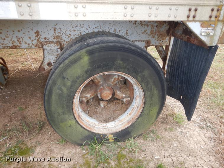 image for item J5598 1984 Great Dane V10-700 dry van trailer