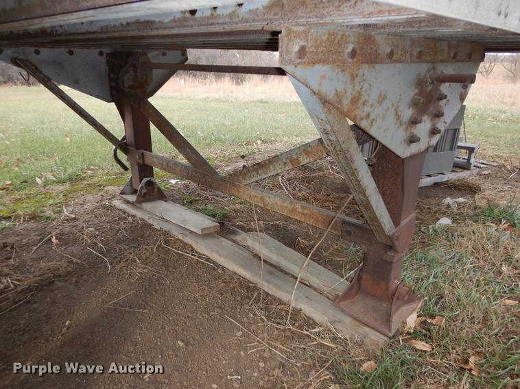 image for item J5598 1984 Great Dane V10-700 dry van trailer