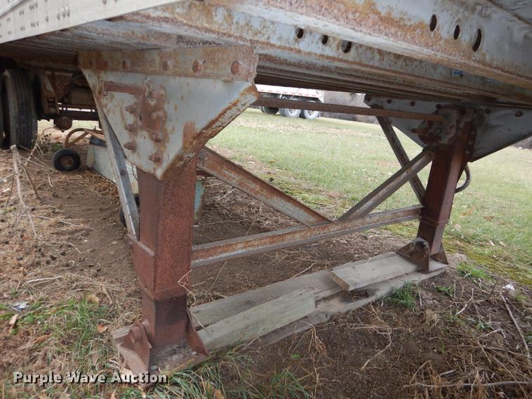 image for item J5598 1984 Great Dane V10-700 dry van trailer