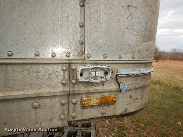 image for item J5598 1984 Great Dane V10-700 dry van trailer