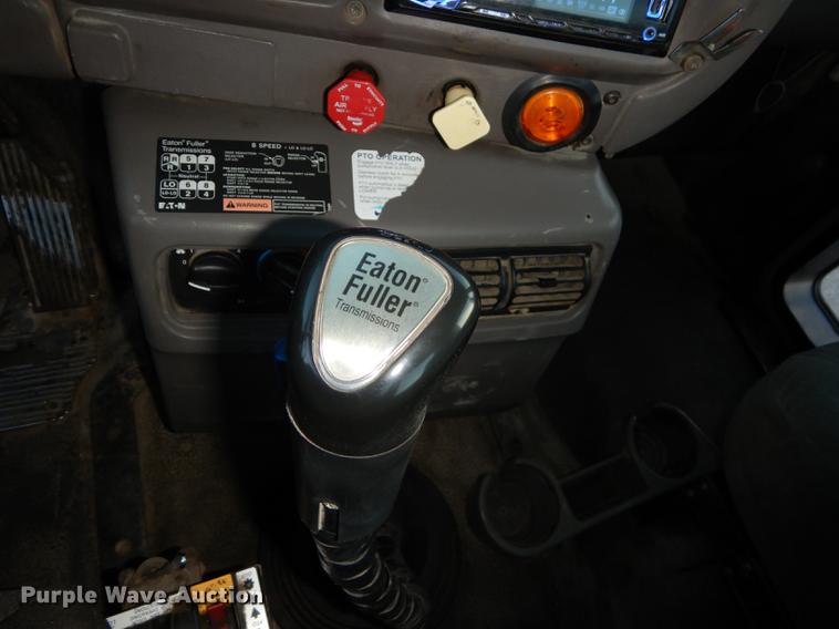 image for item J5605 2001 Mack CH613 semi truck