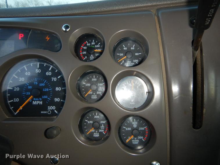 image for item J5605 2001 Mack CH613 semi truck