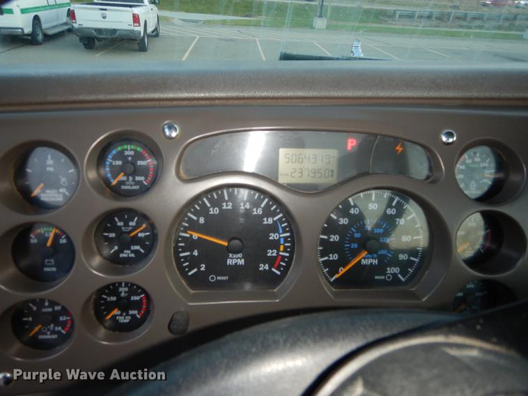 image for item J5605 2001 Mack CH613 semi truck