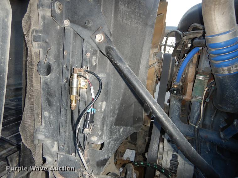 image for item J5605 2001 Mack CH613 semi truck