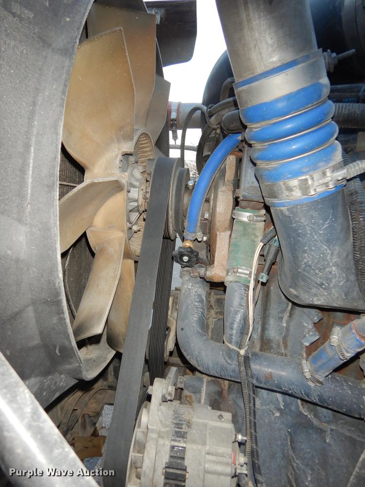 image for item J5605 2001 Mack CH613 semi truck