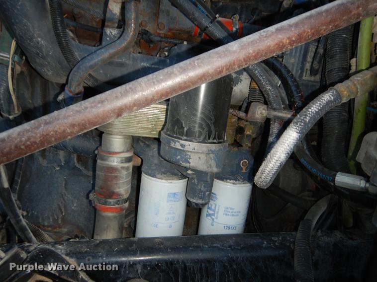 image for item J5605 2001 Mack CH613 semi truck