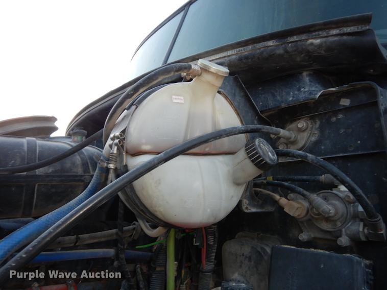 image for item J5605 2001 Mack CH613 semi truck