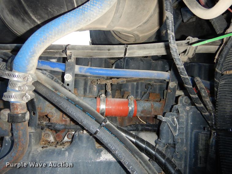 image for item J5605 2001 Mack CH613 semi truck