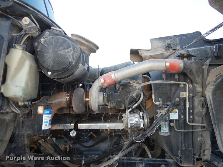 image for item J5605 2001 Mack CH613 semi truck