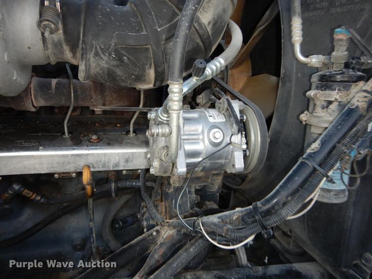 image for item J5605 2001 Mack CH613 semi truck