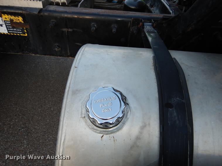 image for item J5605 2001 Mack CH613 semi truck