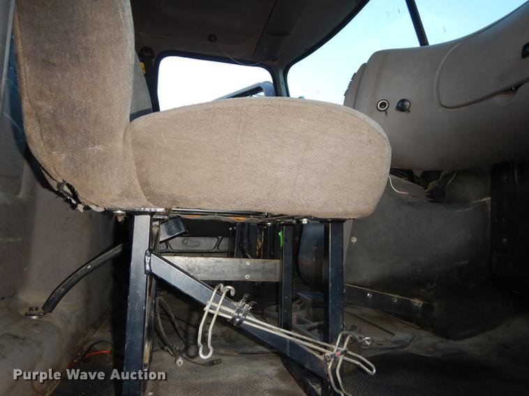 image for item J5605 2001 Mack CH613 semi truck