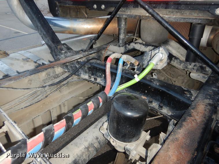 image for item J5605 2001 Mack CH613 semi truck