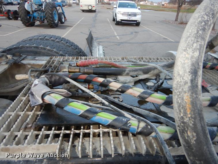 image for item J5605 2001 Mack CH613 semi truck