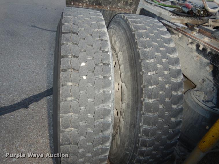 image for item J5605 2001 Mack CH613 semi truck