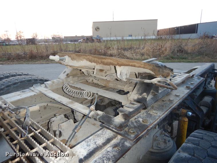 image for item J5605 2001 Mack CH613 semi truck