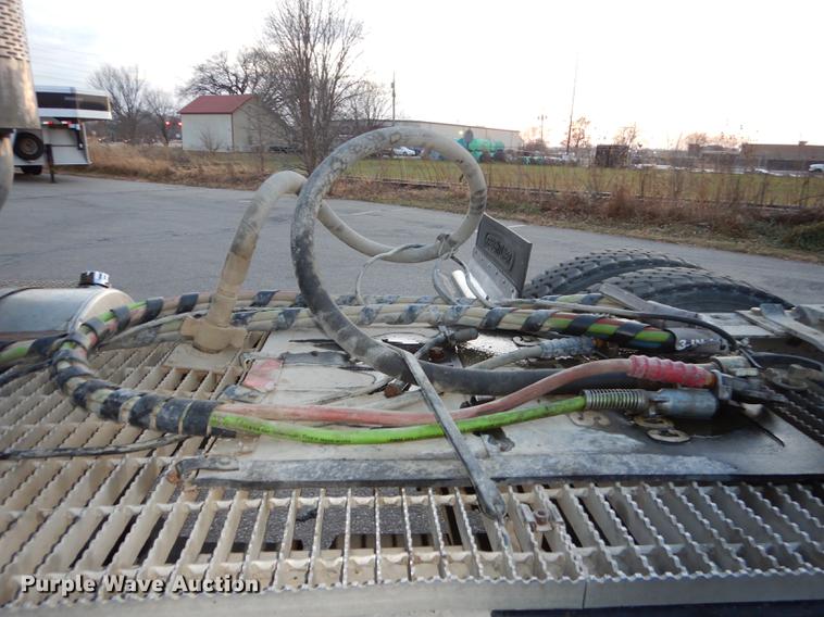 image for item J5605 2001 Mack CH613 semi truck