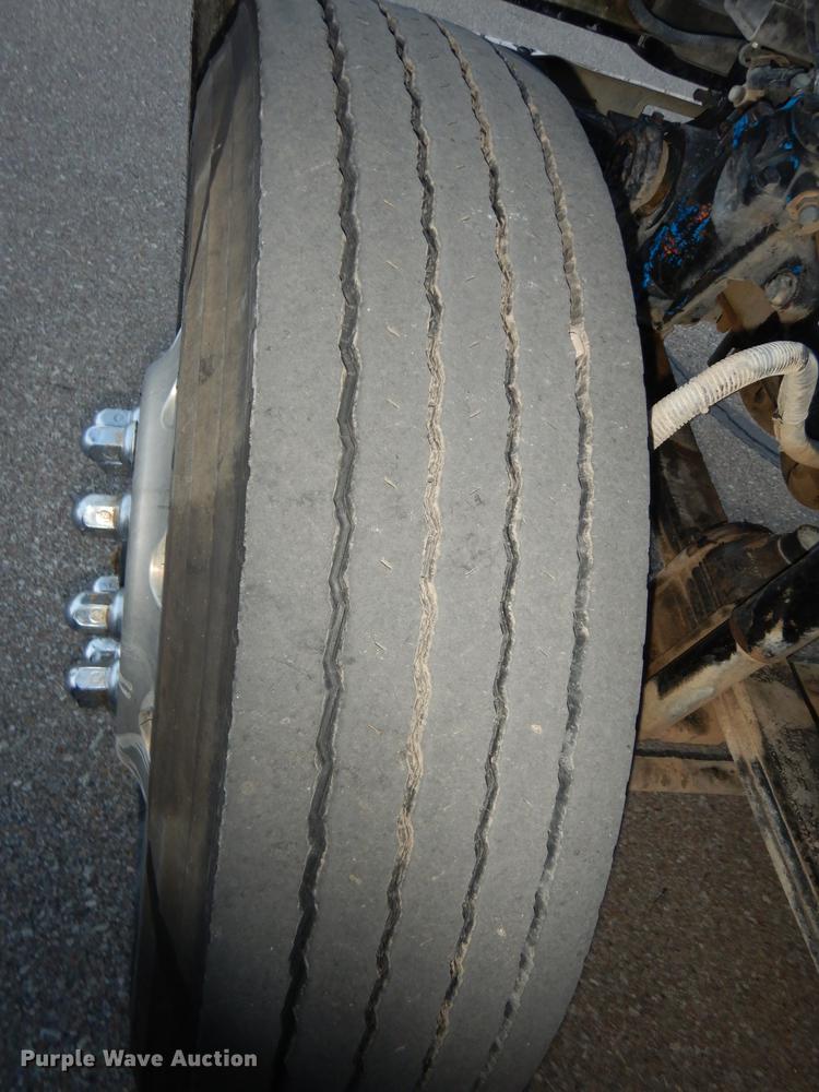 image for item J5605 2001 Mack CH613 semi truck