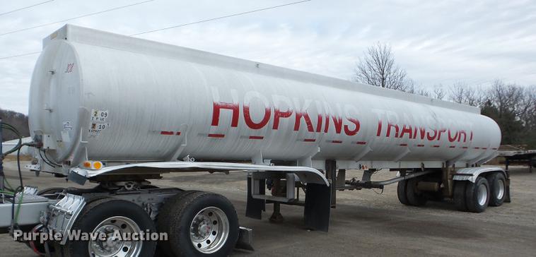 image for item J8548 1988 Fruehauf TAGTZEGF9200 tank trailer