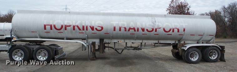 image for item J8548 1988 Fruehauf TAGTZEGF9200 tank trailer