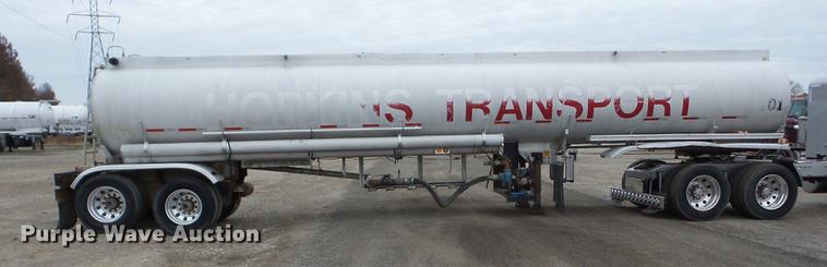 image for item J8548 1988 Fruehauf TAGTZEGF9200 tank trailer