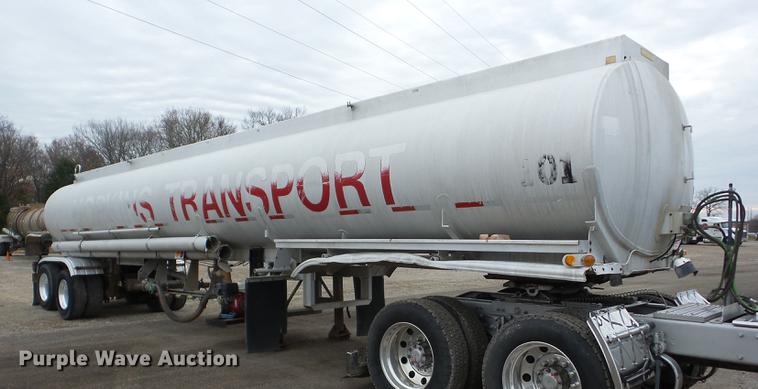 image for item J8548 1988 Fruehauf TAGTZEGF9200 tank trailer