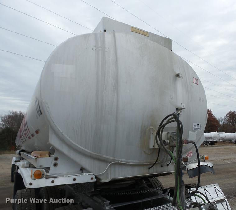image for item J8548 1988 Fruehauf TAGTZEGF9200 tank trailer