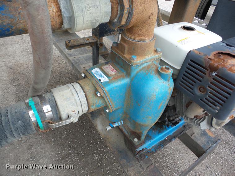 image for item J8548 1988 Fruehauf TAGTZEGF9200 tank trailer