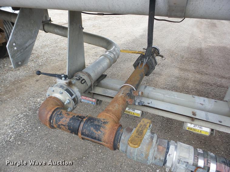 image for item J8548 1988 Fruehauf TAGTZEGF9200 tank trailer