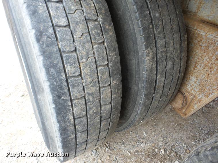 image for item J8548 1988 Fruehauf TAGTZEGF9200 tank trailer