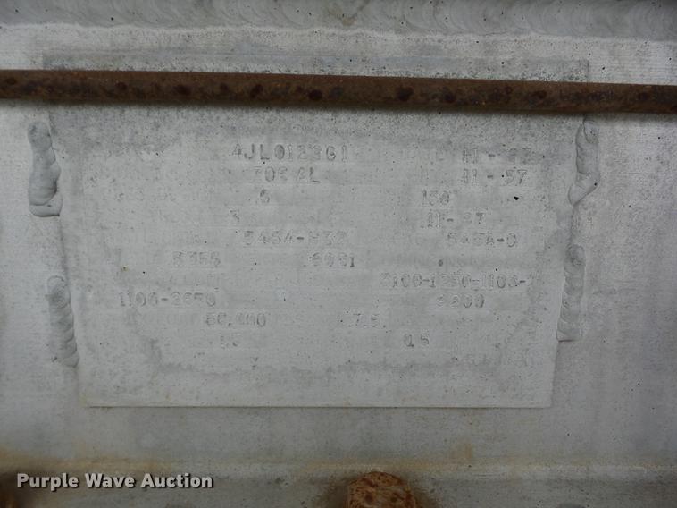 image for item J8548 1988 Fruehauf TAGTZEGF9200 tank trailer