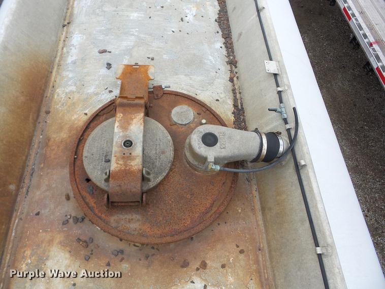 image for item J8548 1988 Fruehauf TAGTZEGF9200 tank trailer