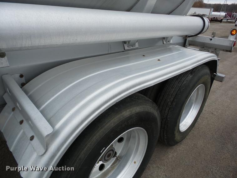 image for item J8549 2014 Tytal tank trailer