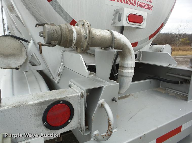 image for item J8549 2014 Tytal tank trailer