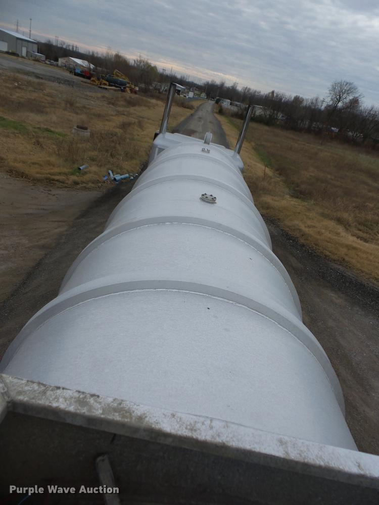 image for item J8549 2014 Tytal tank trailer