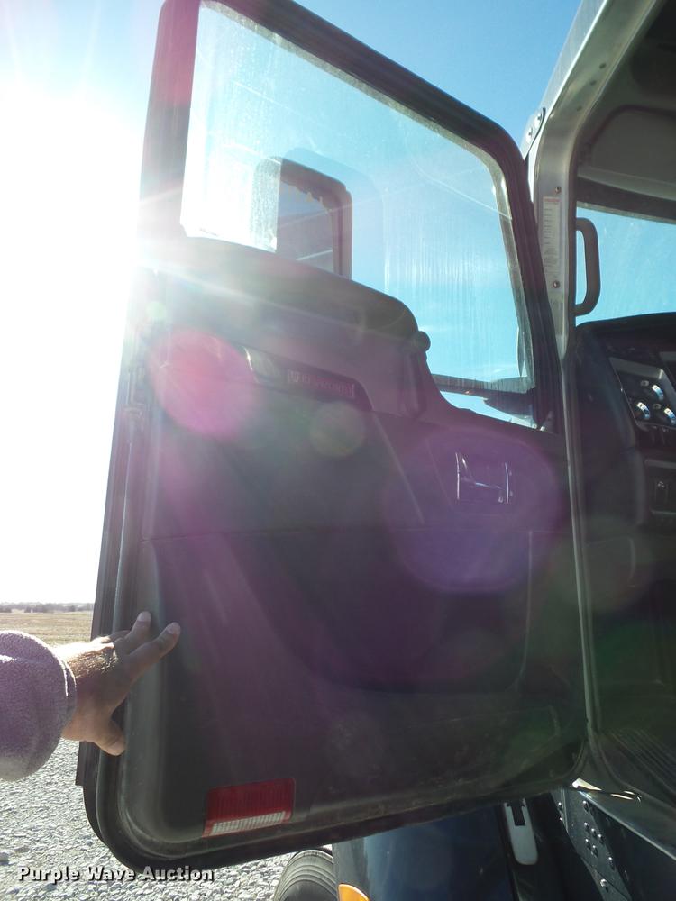 image for item K6315 2008 Kenworth T660 semi truck