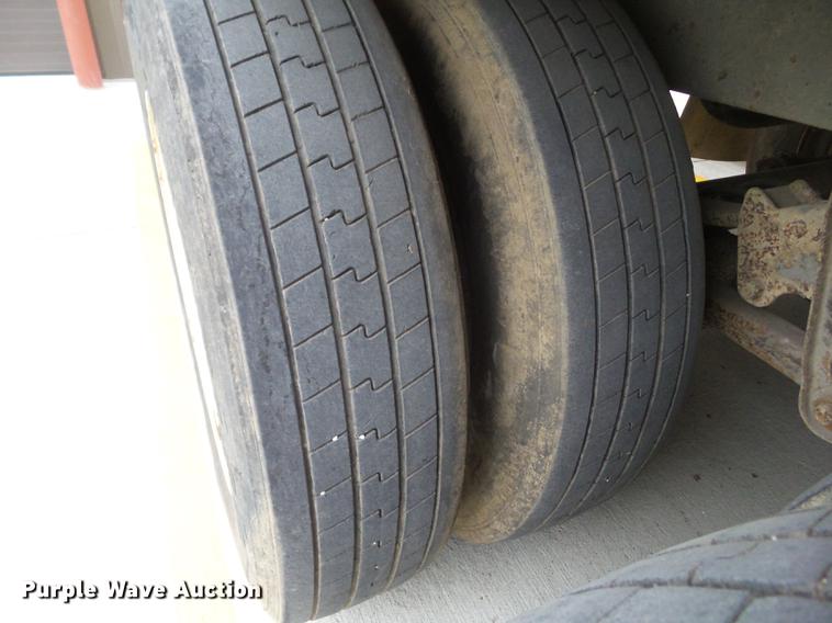 image for item L5648 1996 Stoughton AVW-535T-SC dry van trailer